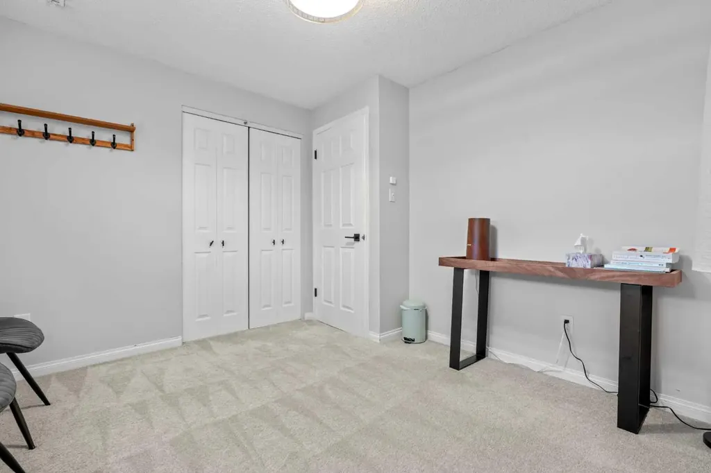 10619 Oakmoor Way SW Calgary AB T2W 1S7