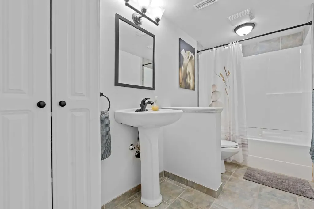 10619 Oakmoor Way SW Calgary AB T2W 1S7