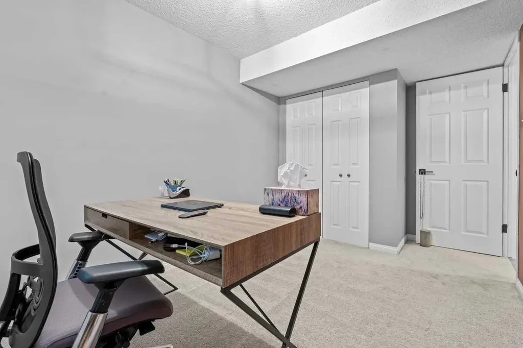 10619 Oakmoor Way SW Calgary AB T2W 1S7