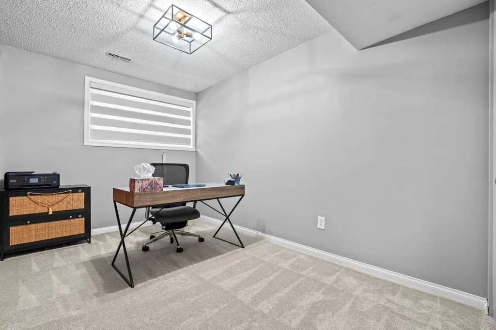 10619 Oakmoor Way SW Calgary AB T2W 1S7