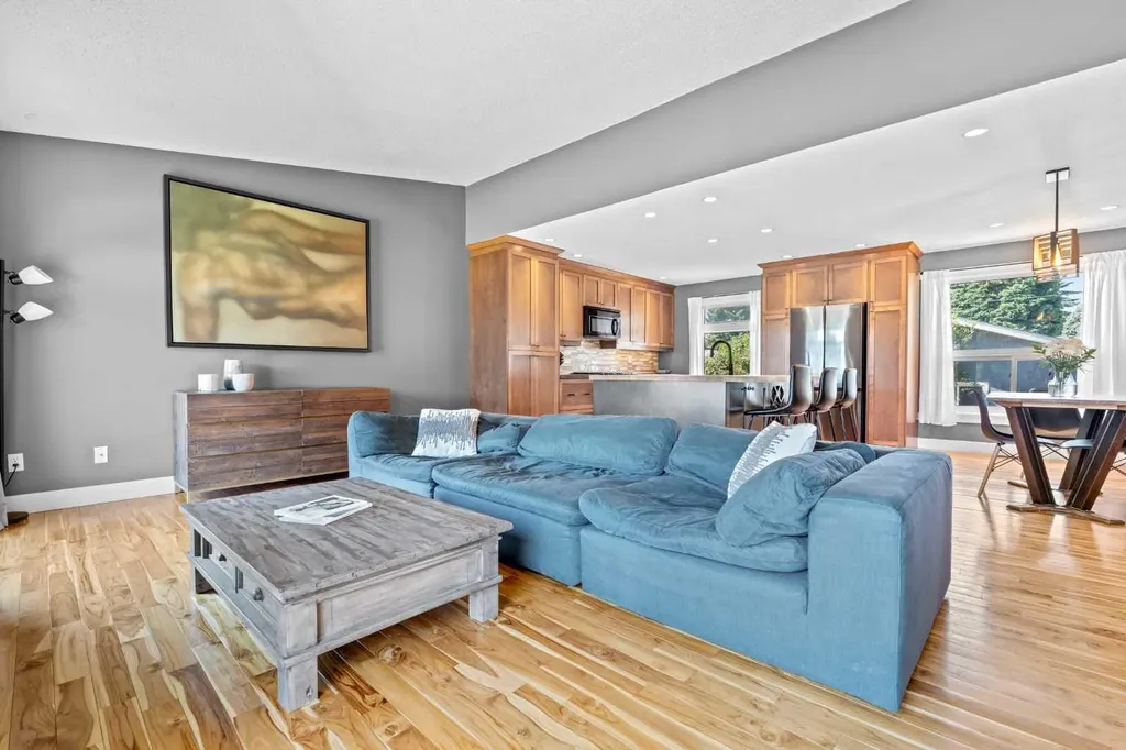 10619 Oakmoor Way SW Calgary AB T2W 1S7