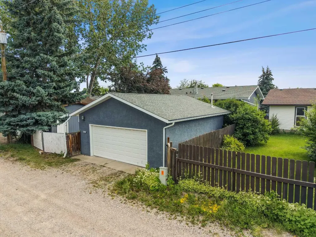 10619 Oakmoor Way SW Calgary AB T2W 1S7