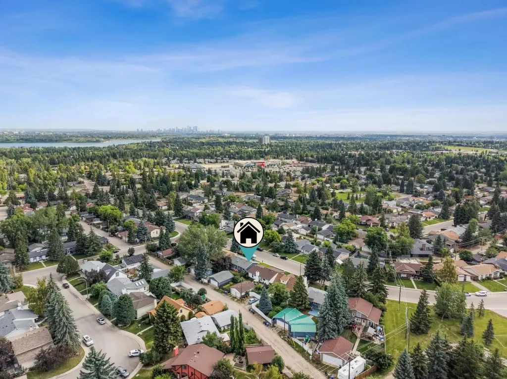 10619 Oakmoor Way SW Calgary AB T2W 1S7