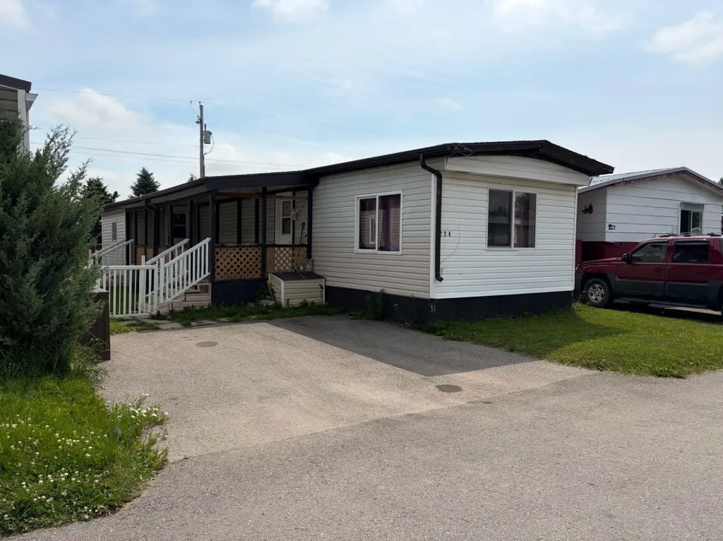 224 Polar Avenue NE High River AB T1V 1J5