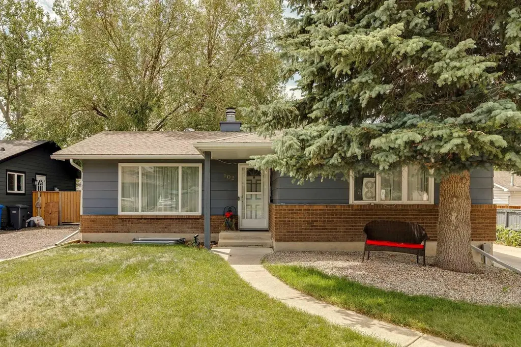 102 Thorson Crescent Okotoks AB T1S 1C8