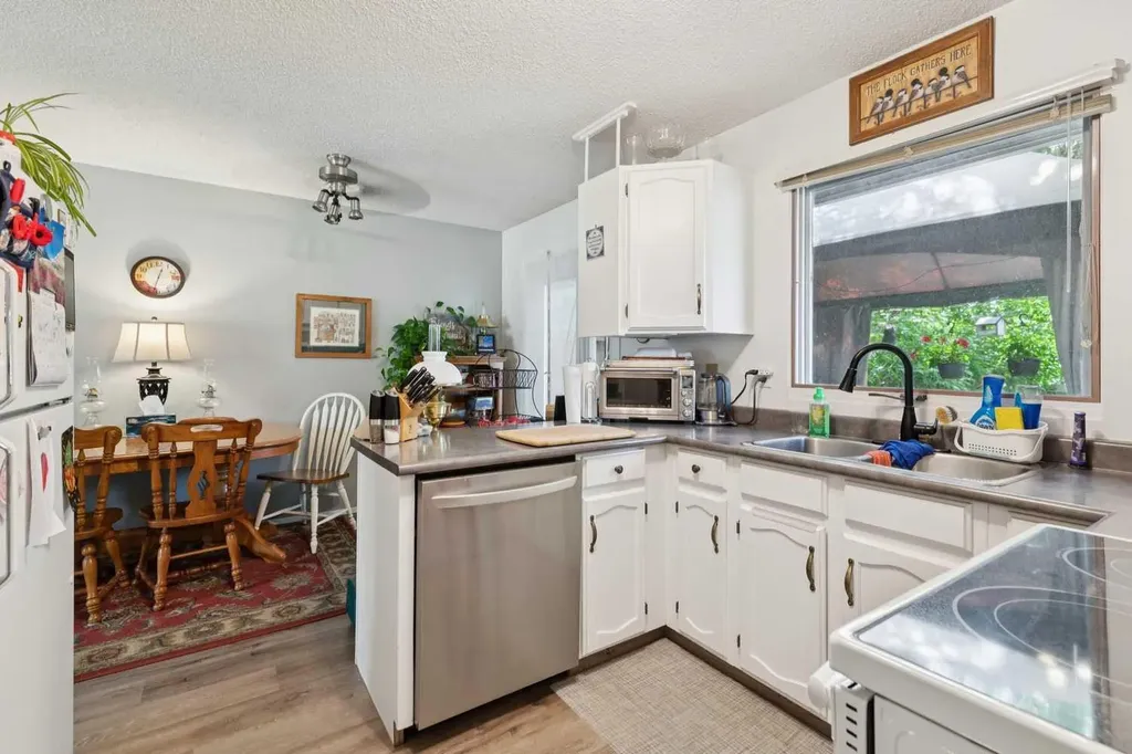 102 Thorson Crescent Okotoks AB T1S 1C8