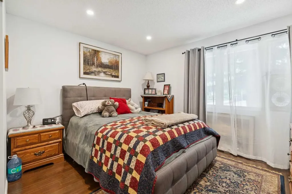 102 Thorson Crescent Okotoks AB T1S 1C8