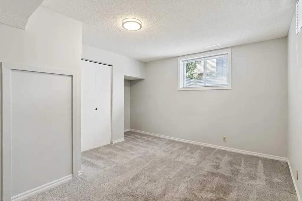102 Thorson Crescent Okotoks AB T1S 1C8