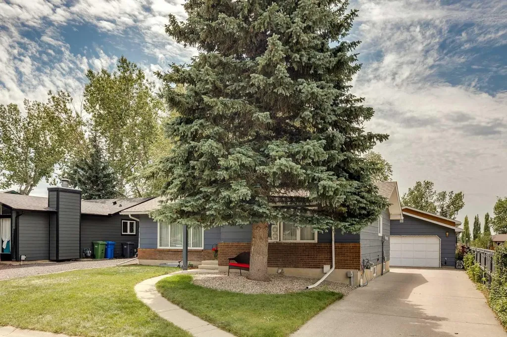 102 Thorson Crescent Okotoks AB T1S 1C8