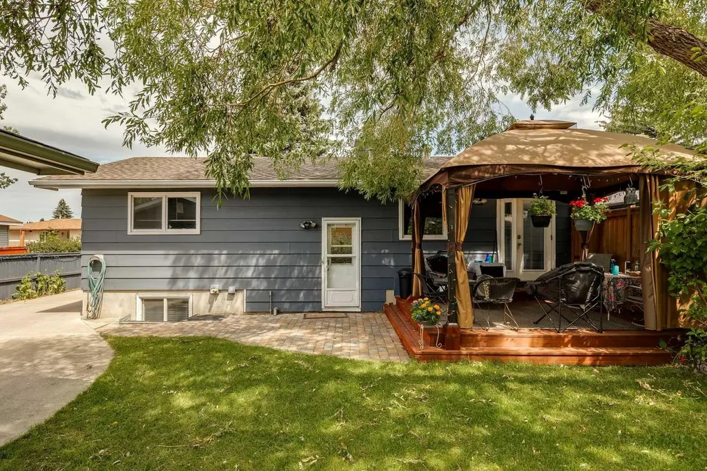 102 Thorson Crescent Okotoks AB T1S 1C8