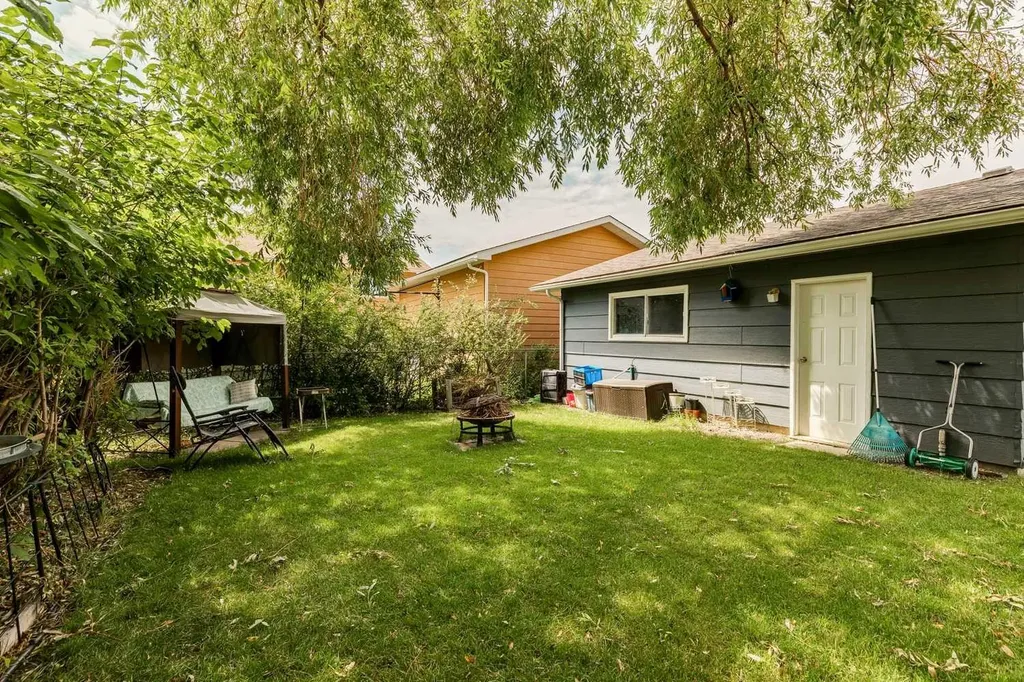 102 Thorson Crescent Okotoks AB T1S 1C8