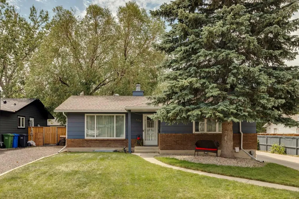 102 Thorson Crescent Okotoks AB T1S 1C8