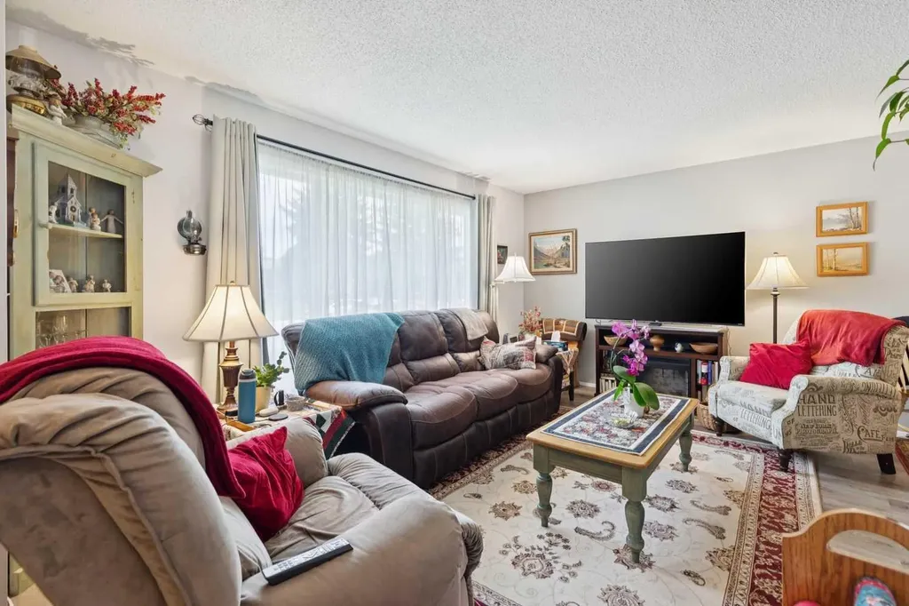 102 Thorson Crescent Okotoks AB T1S 1C8
