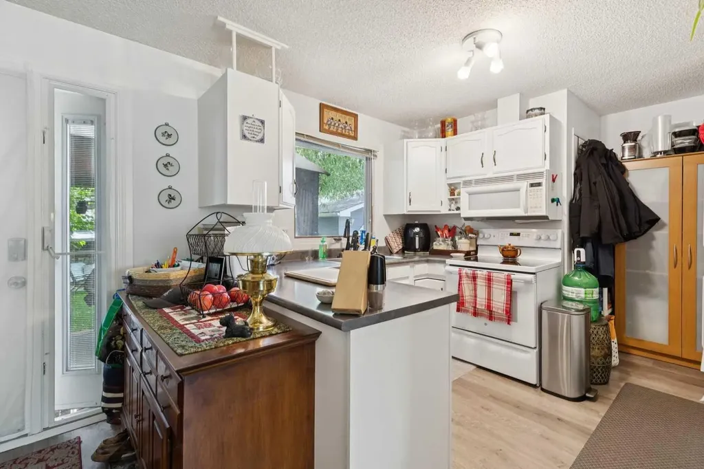 102 Thorson Crescent Okotoks AB T1S 1C8