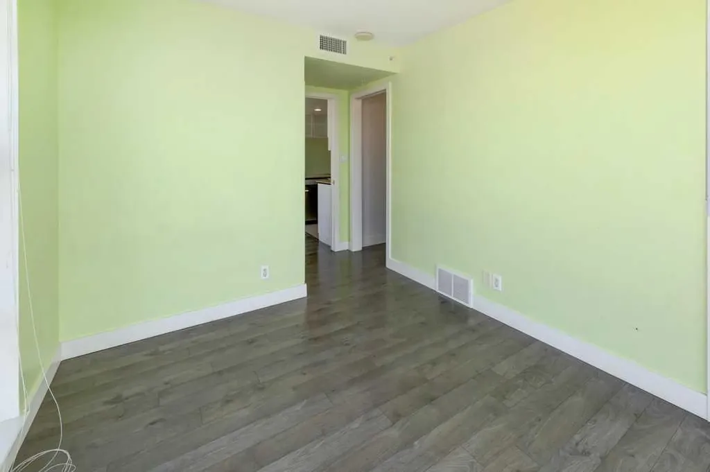 1110 11 Street SW Calgary AB T2R 1P1
