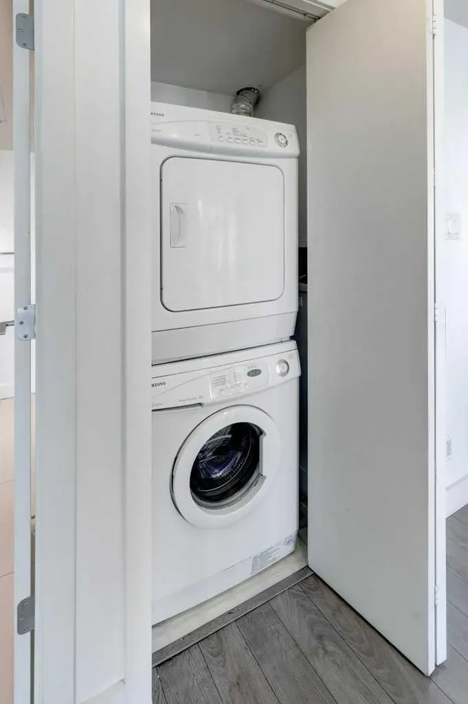 1110 11 Street SW Calgary AB T2R 1P1