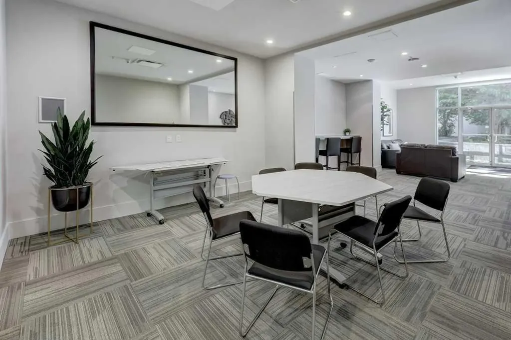 1110 11 Street SW Calgary AB T2R 1P1