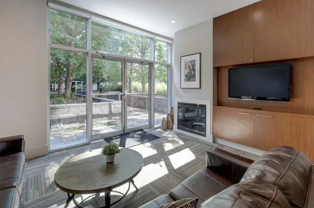 1110 11 Street SW Calgary AB T2R 1P1