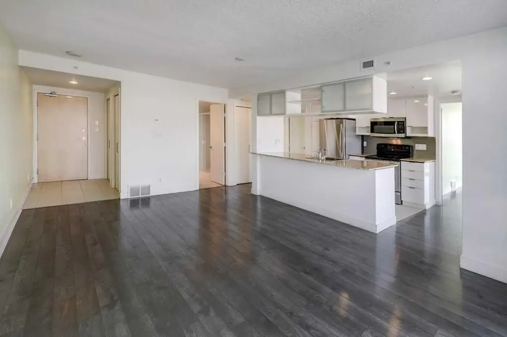 1110 11 Street SW Calgary AB T2R 1P1
