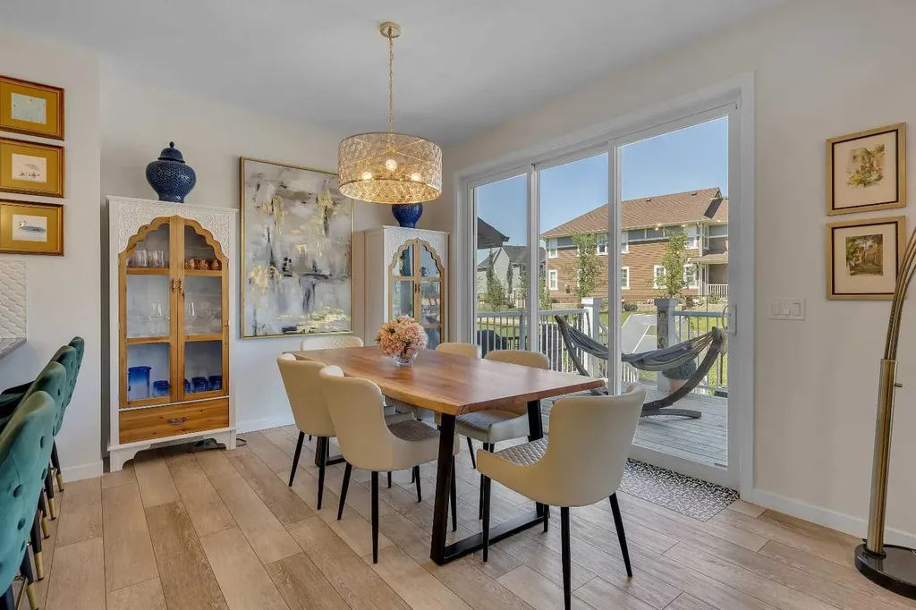 168 Magnolia Manor SE Calgary AB T3M 3J1