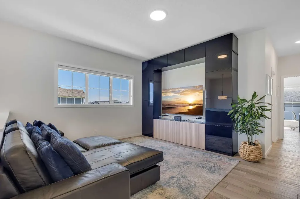 168 Magnolia Manor SE Calgary AB T3M 3J1