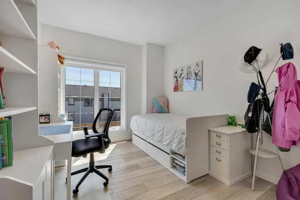 168 Magnolia Manor SE Calgary AB T3M 3J1