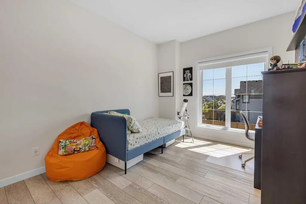 168 Magnolia Manor SE Calgary AB T3M 3J1