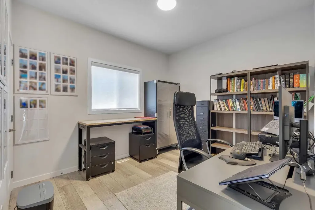 168 Magnolia Manor SE Calgary AB T3M 3J1