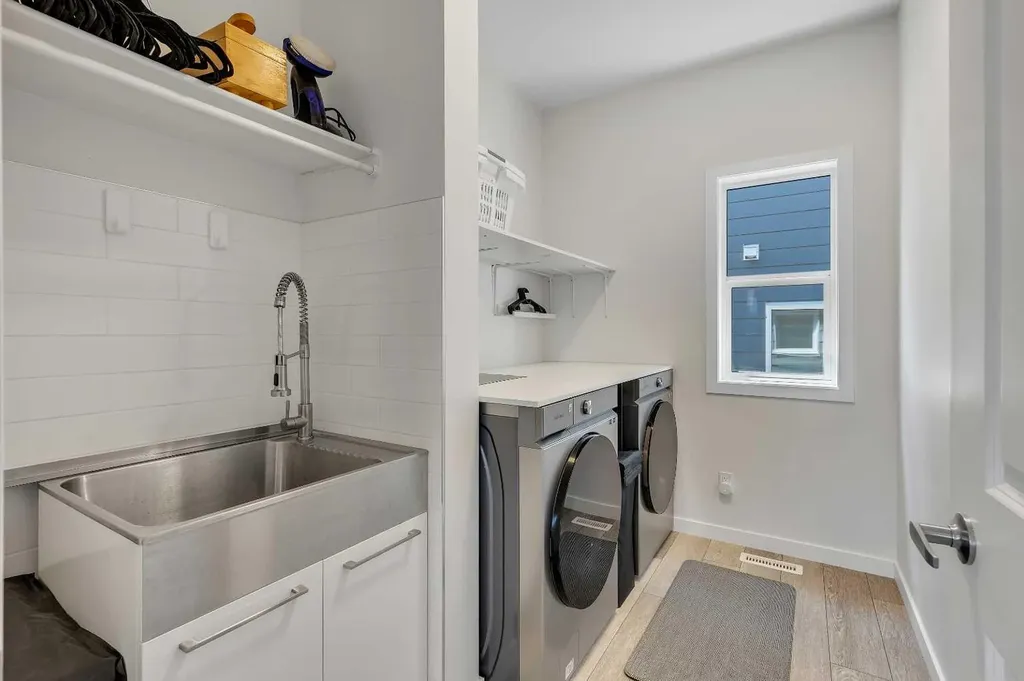 168 Magnolia Manor SE Calgary AB T3M 3J1