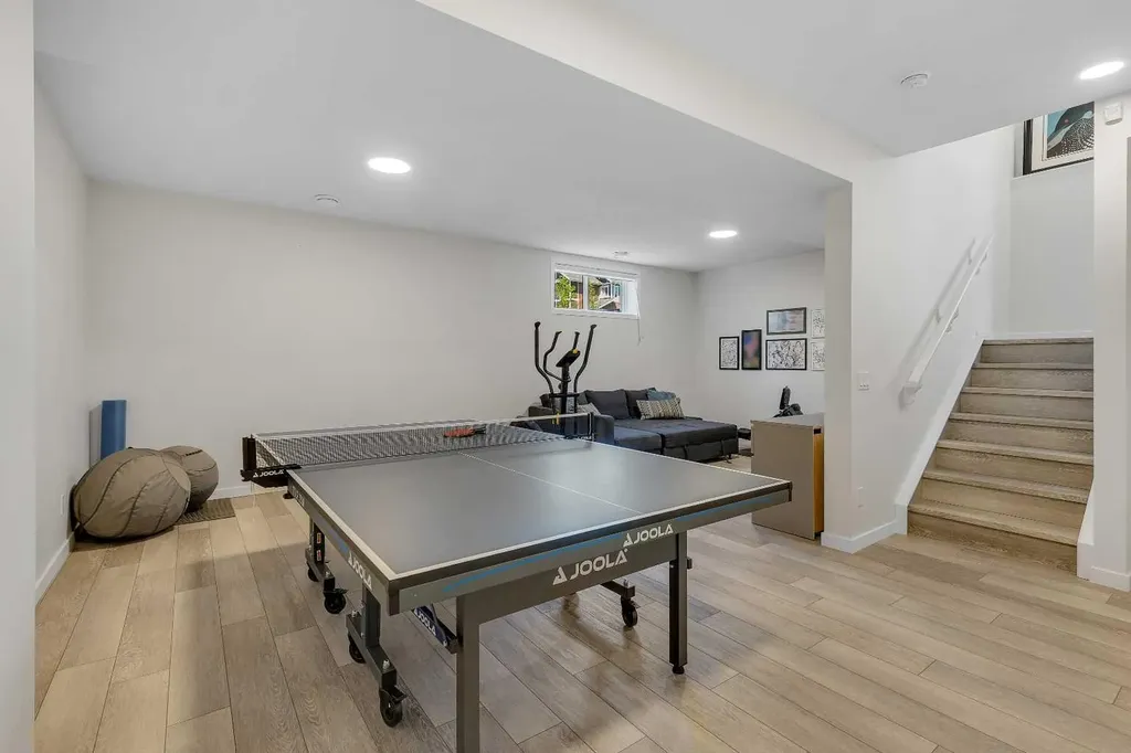 168 Magnolia Manor SE Calgary AB T3M 3J1