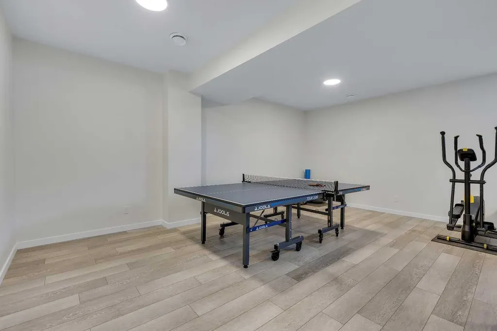 168 Magnolia Manor SE Calgary AB T3M 3J1