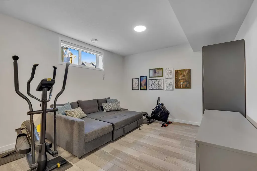 168 Magnolia Manor SE Calgary AB T3M 3J1