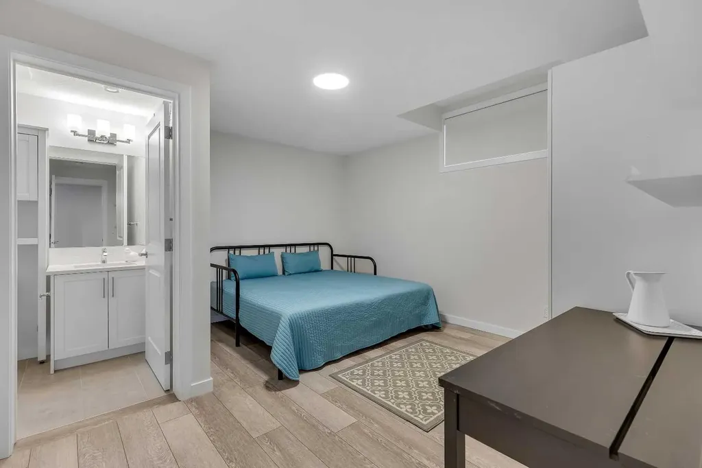 168 Magnolia Manor SE Calgary AB T3M 3J1