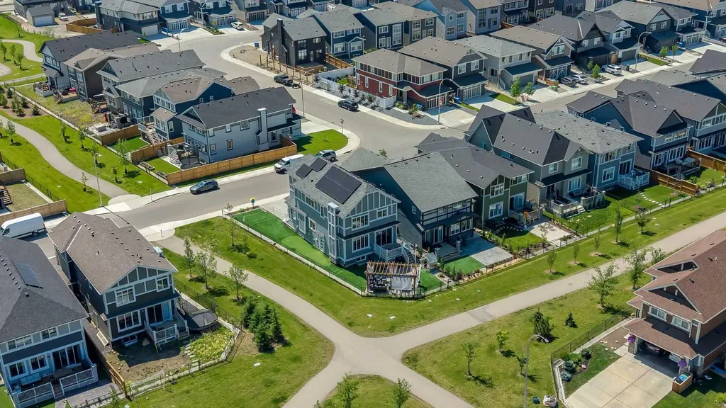 168 Magnolia Manor SE Calgary AB T3M 3J1
