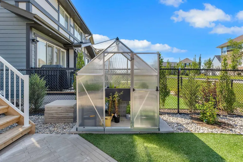 168 Magnolia Manor SE Calgary AB T3M 3J1