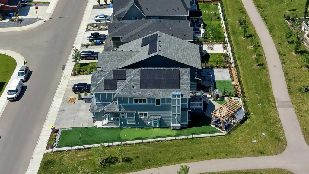 168 Magnolia Manor SE Calgary AB T3M 3J1