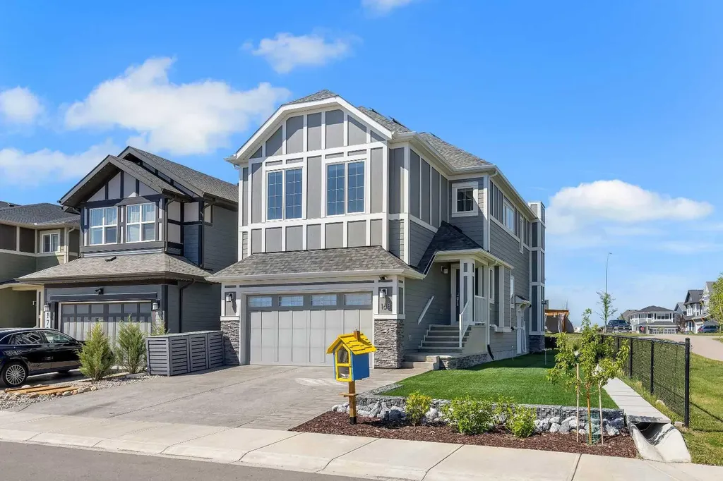168 Magnolia Manor SE Calgary AB T3M 3J1