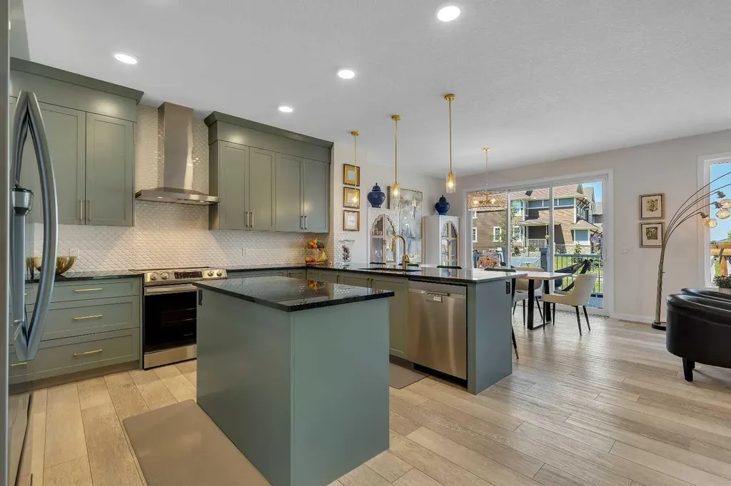 168 Magnolia Manor SE Calgary AB T3M 3J1