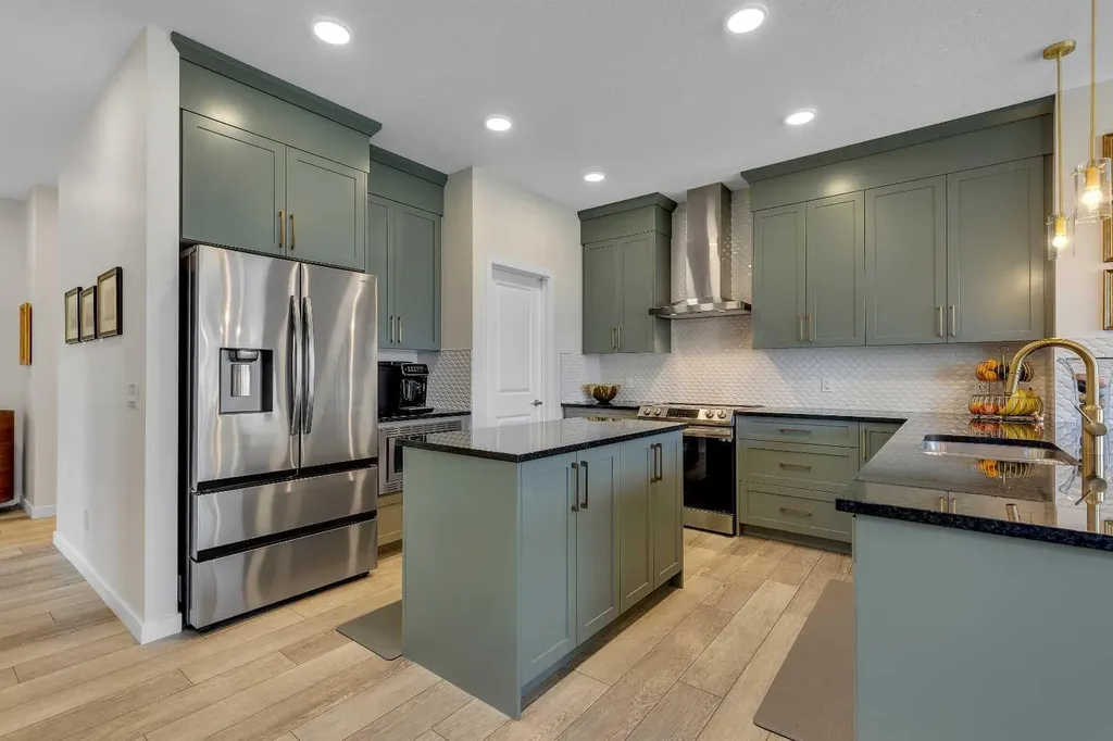168 Magnolia Manor SE Calgary AB T3M 3J1