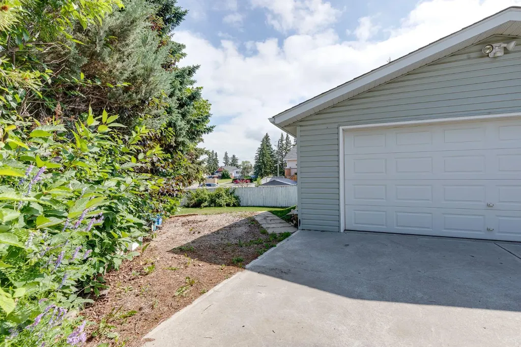 1521 Mary Place Didsbury AB T0M 0W0