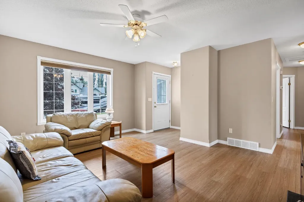 1521 Mary Place Didsbury AB T0M 0W0