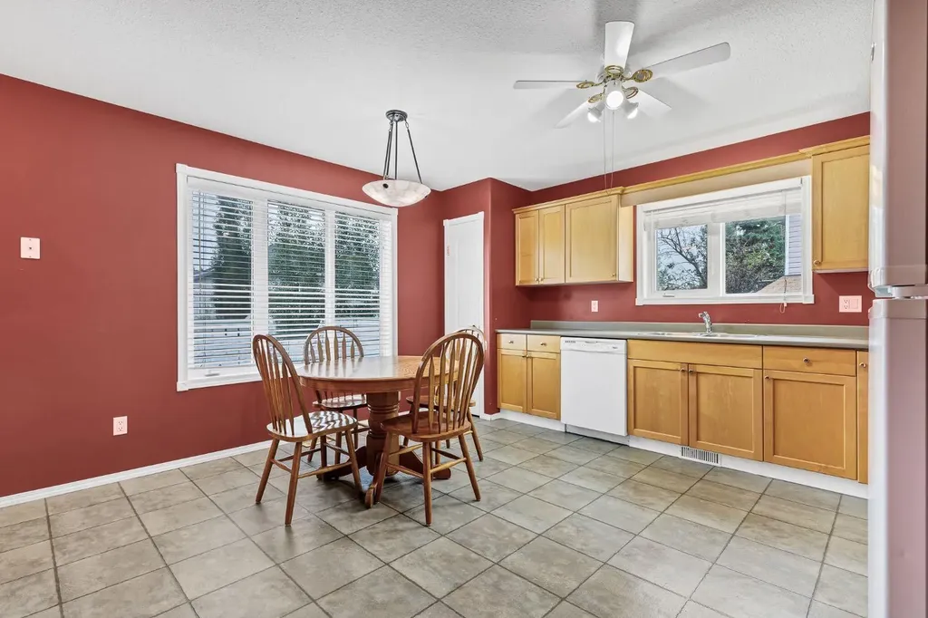 1521 Mary Place Didsbury AB T0M 0W0