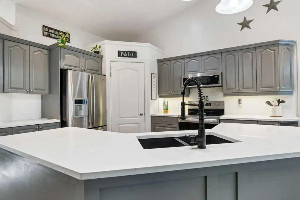 6 Park Circle Whitecourt AB T7S 1H9