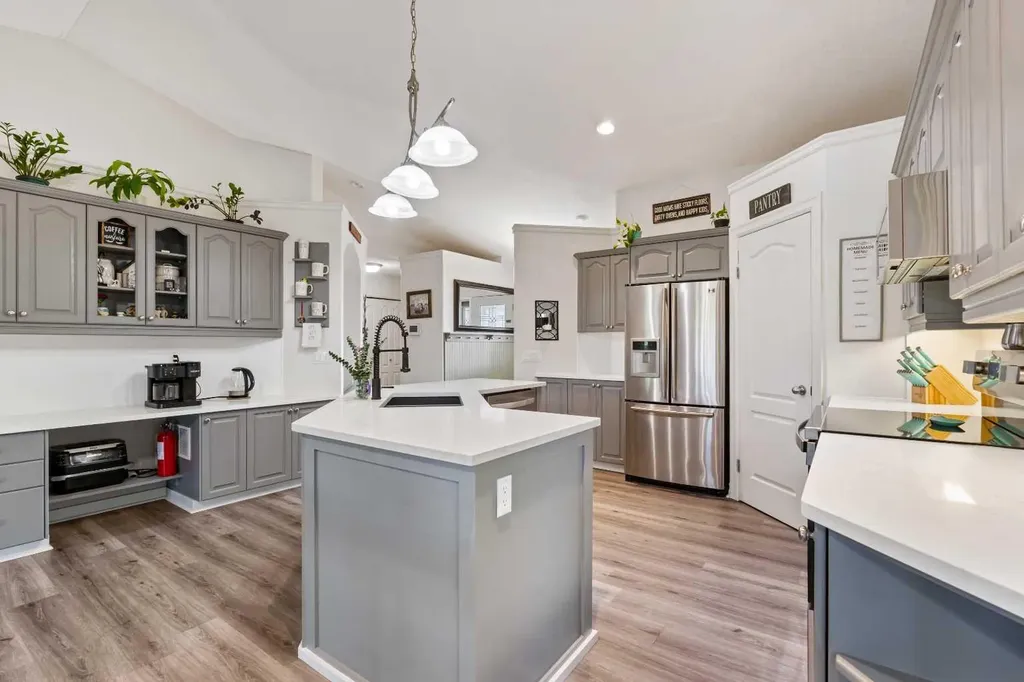 6 Park Circle Whitecourt AB T7S 1H9