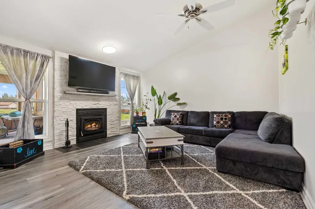 6 Park Circle Whitecourt AB T7S 1H9