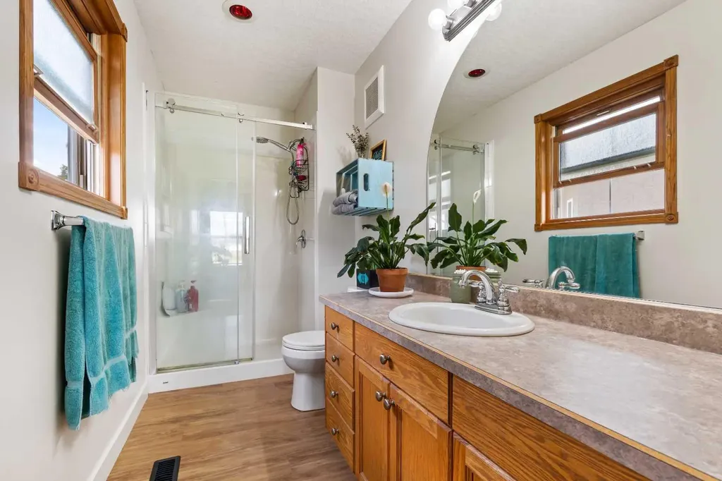 6 Park Circle Whitecourt AB T7S 1H9