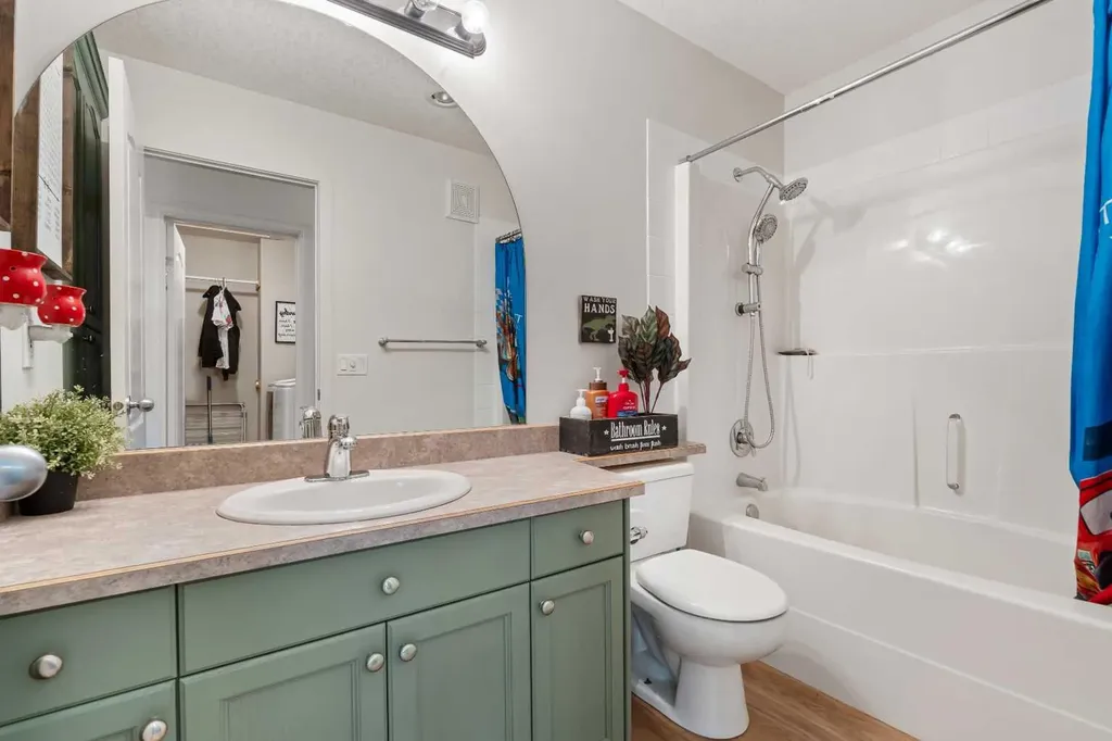 6 Park Circle Whitecourt AB T7S 1H9