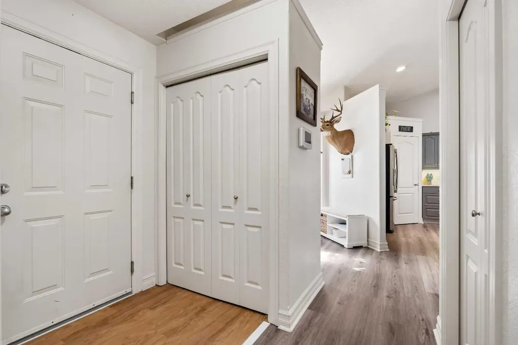 6 Park Circle Whitecourt AB T7S 1H9
