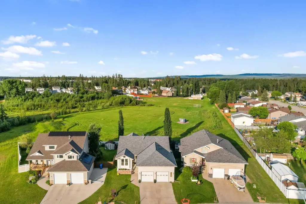 6 Park Circle Whitecourt AB T7S 1H9