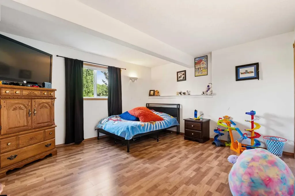 6 Park Circle Whitecourt AB T7S 1H9